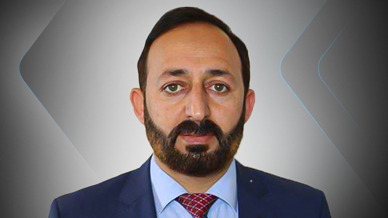 ئایین لە نێوان بەرداشی راستگۆی نەزان و زانای ناڕاستگۆ
