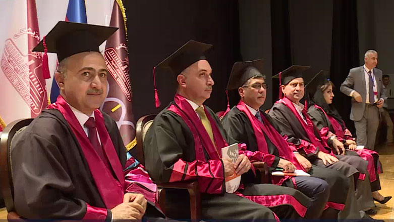 ئاهەنگی دەرچووانی زانکۆی هەولێری پزیشکی لە هەولێر