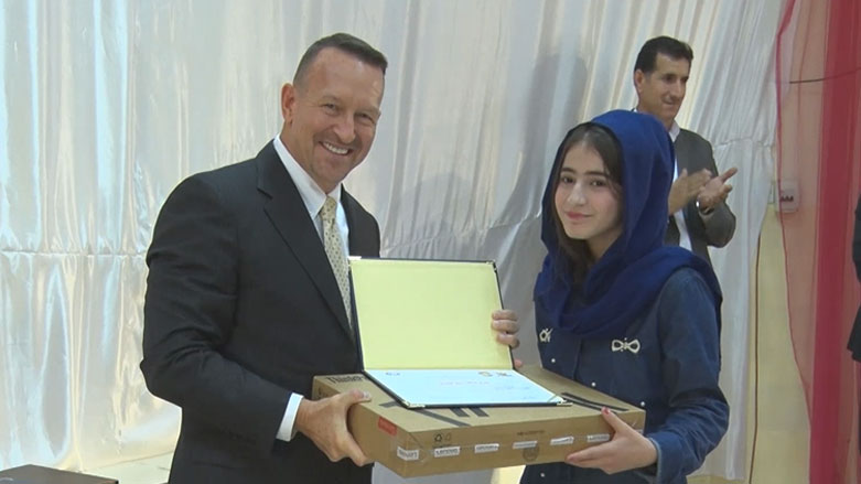 خەڵاتکردنی قوتابییە یەکەمەکان لە شێخان