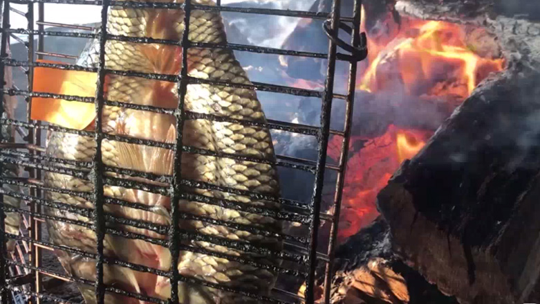 بەردەڕەش .. فرۆشتنی ماسی