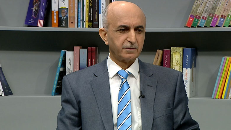 ئایین لە نێوان تەبایی و جوداییدا