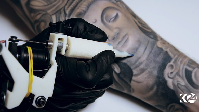 کاریگەرییە تەندروستییەکانی تاتووکردن چییە؟ چ زیانێکی هەیە بۆ تەندروستی مرۆڤ؟