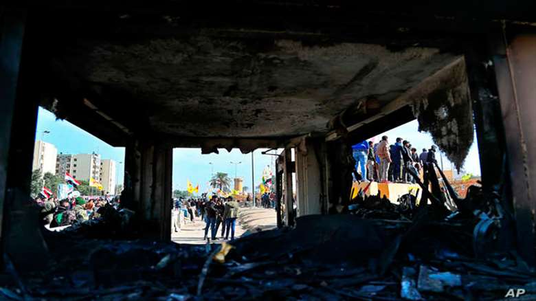 Algirên Heşda Şeibî li beranber balyozxane ya Emerîkayê mangirtin 